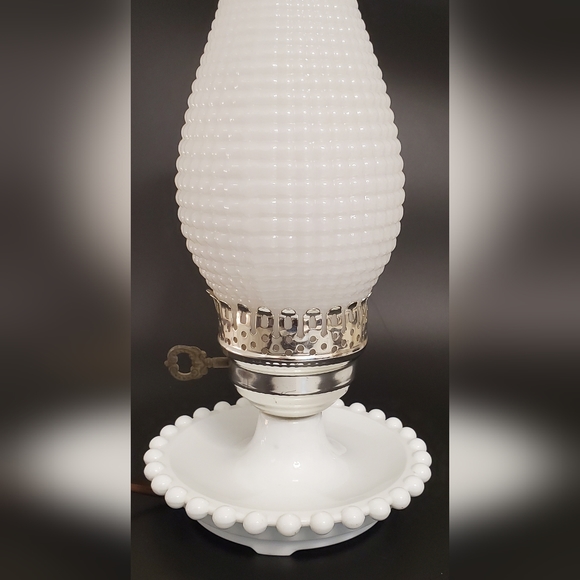 Vntg 14" Milk Glass Jewelry Catch Bottom Electric Hurricane Lamp Silvery Trim - Picture 8 of 13
